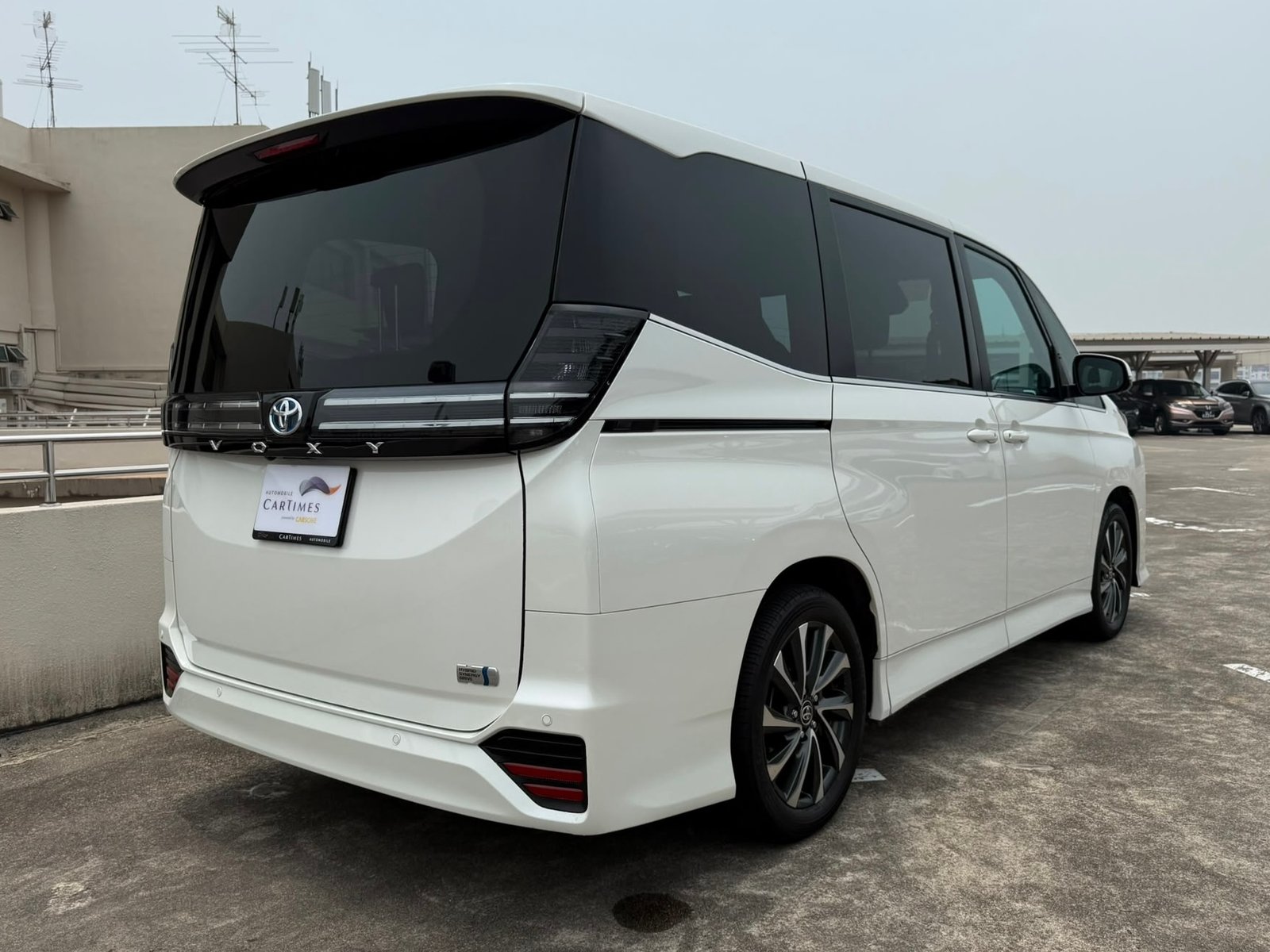 Toyota Voxy Hybrid 1.8 S-Z photo 2